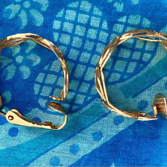 Vintage 1970’s CLIP ON Earrings - Picture 3 of 4